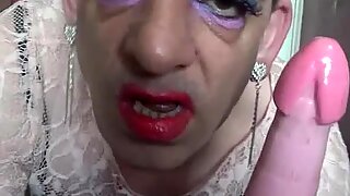 Transvekulismus Bisexuálky Mark Wright Vloží Domáce Kokot V jeho arss, ktoré si želajú, aby bol skutočný Kokot Creaming Vnútri HIM, ako strieľa svoj vlastný výstrek na podlahe