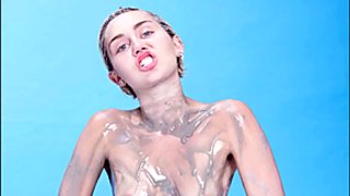 Miley Cyrus zbrusu nové originální nahota kundička