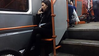 Wanita milf hot in hitam pantyhose in late trem