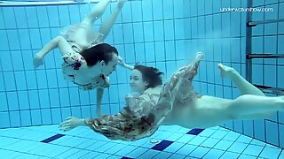 Anna Netrebko e Lada Poleshuk Debaixo de Água Lesbos
