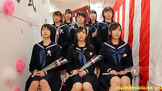 Јапански школарине су се окупили и у школи је имало Групни Секс.