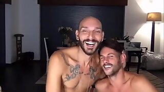 Latinas sex orgie live på cruisingcams com